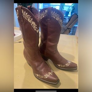 Ladies Ariat boots like new